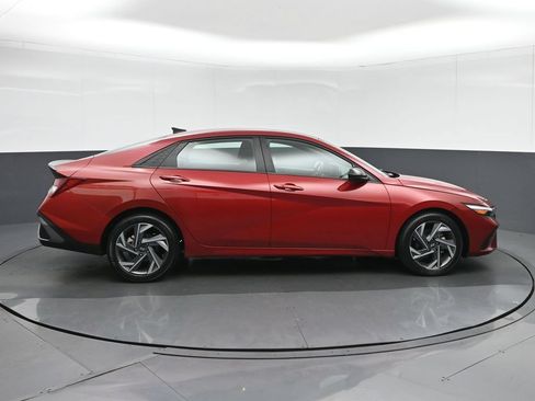 Used 2025 Hyundai Elantra Sport FWD image 8
