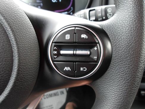 Used 2023 Kia Soul LX w/ LX Technology Package FWD image 17