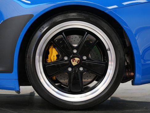 Used 2011 Porsche 911 Speedster RWD image 11