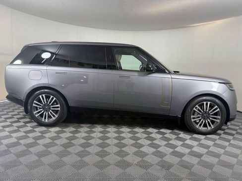 New 2025 Land Rover Range Rover Long Wheelbase SE image 9