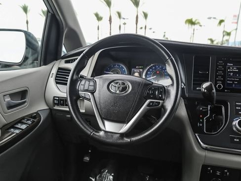 Used 2019 Toyota Sienna XLE image 14