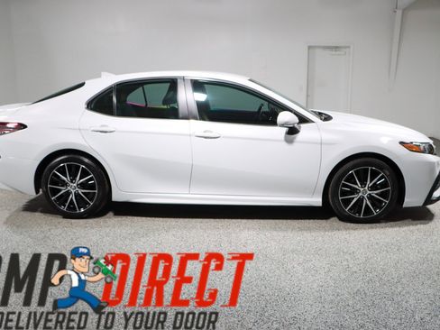 Used 2023 Toyota Camry SE image 6