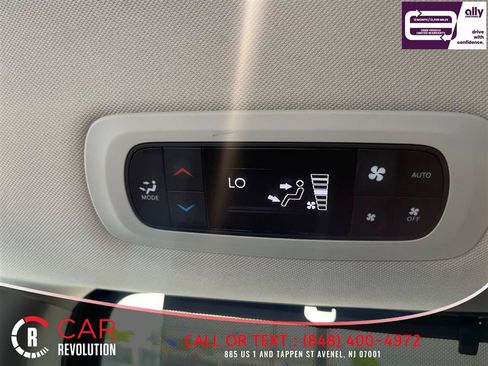 Used 2023 Chrysler Pacifica Touring-L FWD image 38
