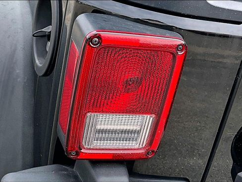 Used 2018 Jeep Wrangler Unlimited Sport w/ Connectivity Group image 30