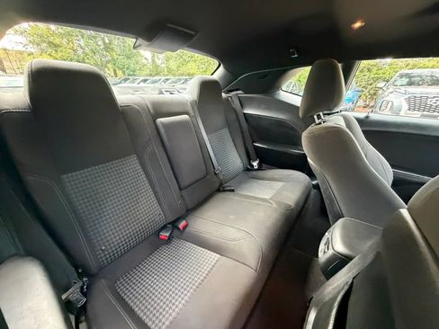 Used 2016 Dodge Challenger SXT RWD image 11