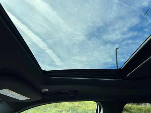 Used 2022 Jeep Grand Cherokee Limited image 25