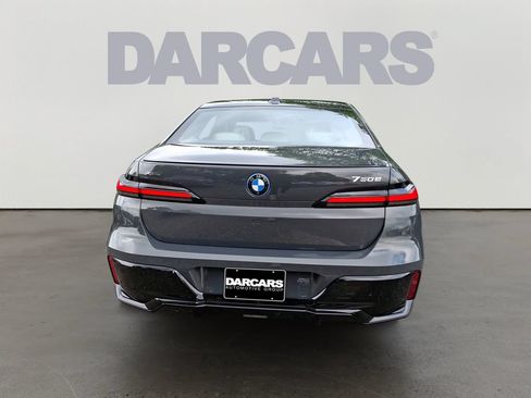 Used 2025 BMW 750e xDrive w/ Executive Package AWD/4WD image 6