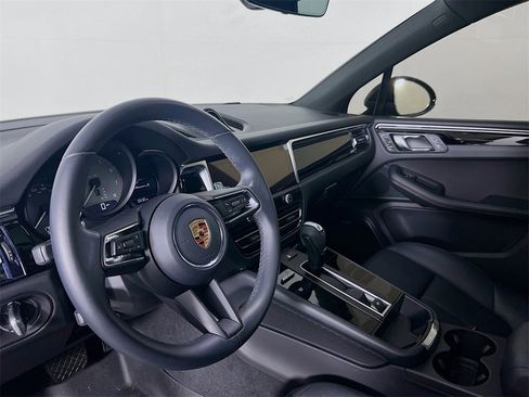 Certified 2023 Porsche Macan S image 4