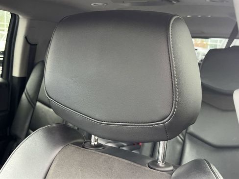 Used 2019 Cadillac Escalade ESV Premium Luxury image 36
