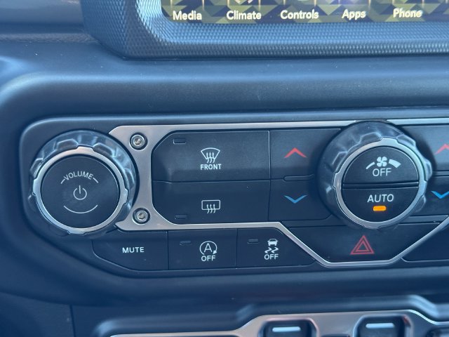 Certified 2023 Jeep Gladiator Overland AWD/4WD image 36