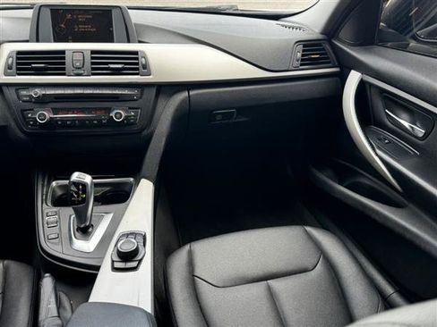 Used 2015 BMW 320i Sedan RWD image 11