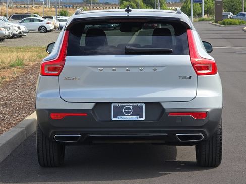 Used 2020 Volvo XC40 T5 R-Design w/ Protection Package AWD/4WD image 4