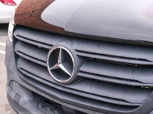 Used 2022 Mercedes-Benz Sprinter 2500 image 13