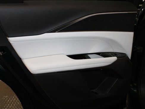 New 2026 Cadillac Lyriq Luxury AWD/4WD image 13
