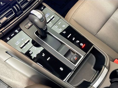 Certified 2025 Porsche Macan image 17