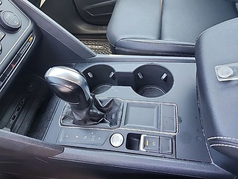 Used 2021 Volkswagen Atlas SE image 29