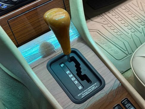 Used 1990 Mercedes-Benz 300 E 3.0 image 21