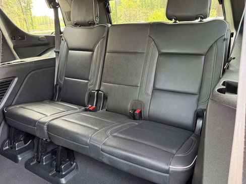 Used 2023 GMC Yukon SLT w/ SLT Luxury Package AWD/4WD image 17