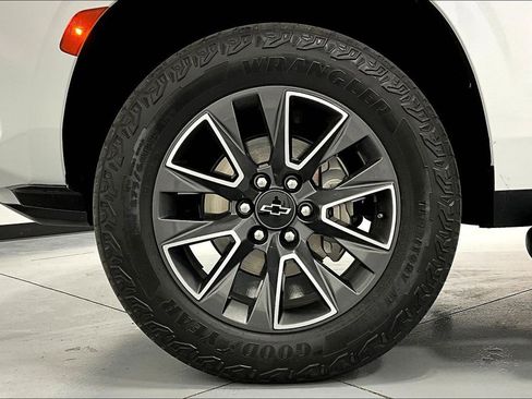 Used 2023 Chevrolet Suburban Z71 w/ Luxury Package image 11