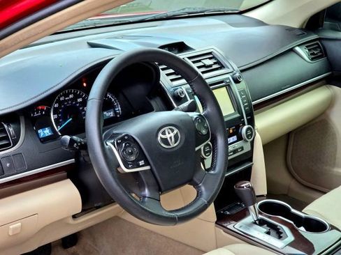 Used 2013 Toyota Camry XLE image 11