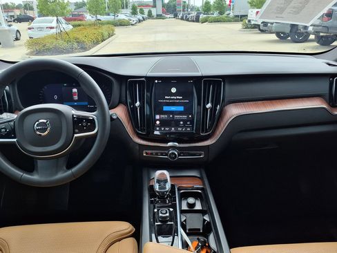 Certified 2024 Volvo XC60 B5 Ultimate w/ Climate Package AWD/4WD image 21