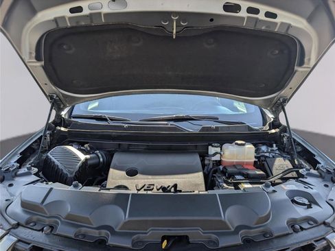 Used 2023 Chevrolet Traverse RS FWD image 36