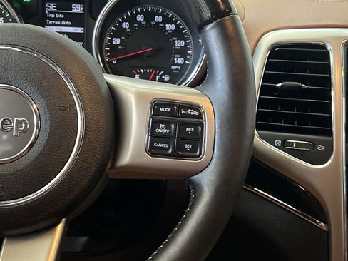 Used 2013 Jeep Grand Cherokee Overland Summit image 33
