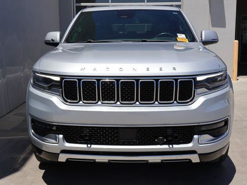 Used 2022 Jeep Wagoneer Series III AWD/4WD image 5