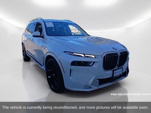 Used 2026 BMW X7 xDrive40i AWD/4WD image 3