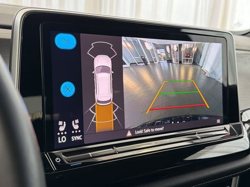 Used 2025 Volkswagen Atlas Cross Sport SE image 23