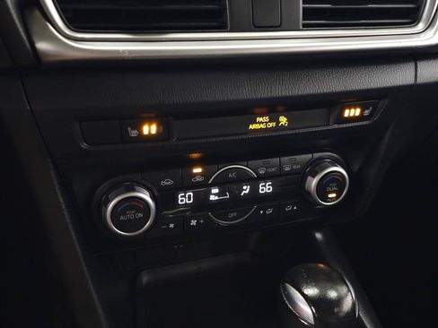 Used 2018 MAZDA MAZDA3 Touring FWD image 18