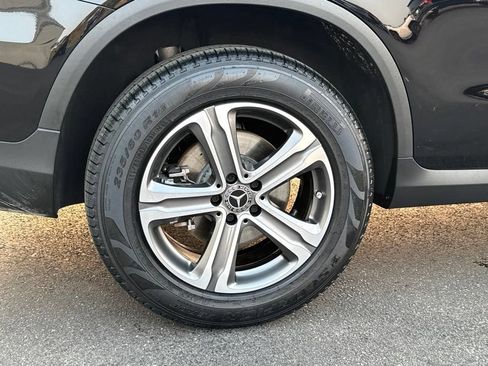 Used 2019 Mercedes-Benz GLC 300 4MATIC w/ Premium Package image 9