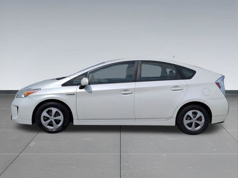 Used 2014 Toyota Prius Four FWD image 2