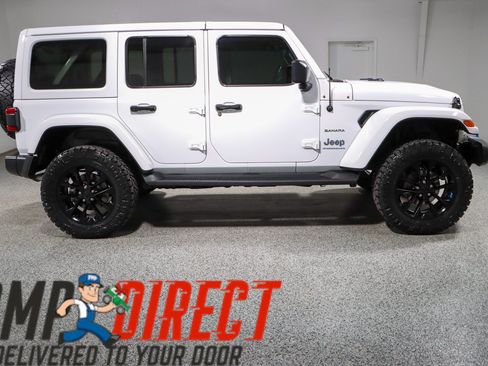 Used 2023 Jeep Wrangler Unlimited Sahara w/ Cold Weather Group AWD/4WD image 7
