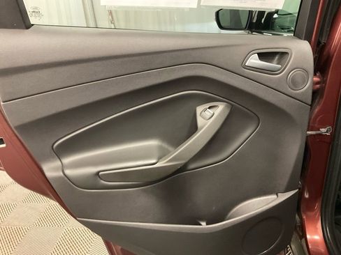 Used 2018 Ford Escape Titanium w/ Ford Safe & Smart Package image 32