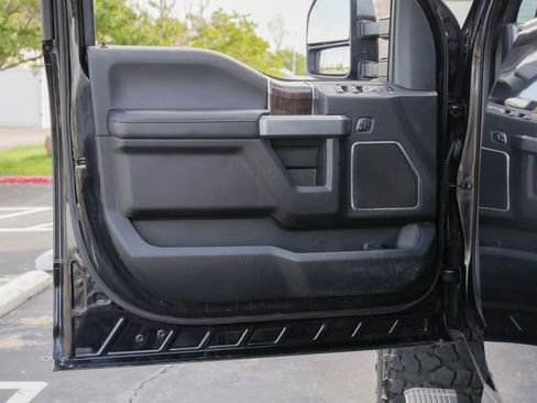 Used 2017 Ford F250 Platinum w/ Platinum Ultimate Package image 20