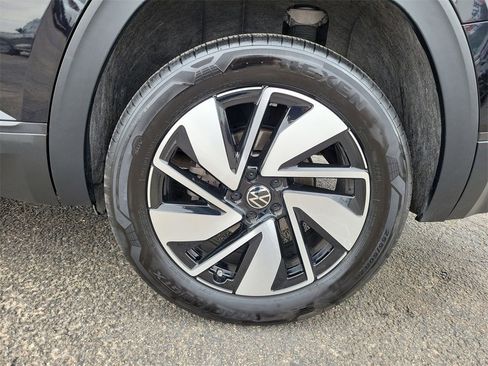 Used 2025 Volkswagen Atlas SE image 11