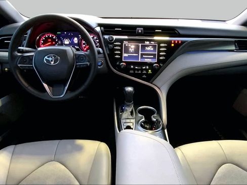 Used 2020 Toyota Camry XSE FWD image 15