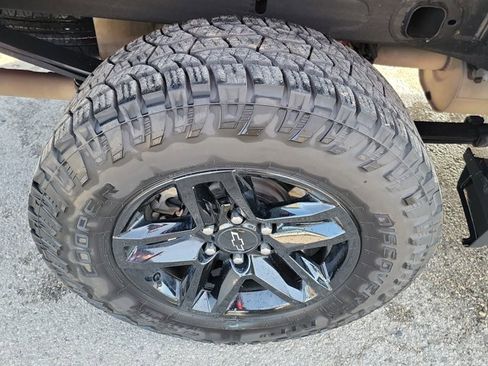 Used 2020 Chevrolet Silverado 1500 LT Trail Boss image 11