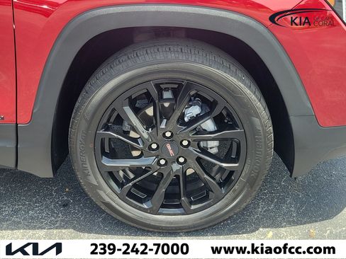 Used 2023 GMC Terrain SLT w/ Infotainment Package II FWD image 7