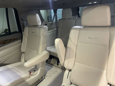 Used 2021 Cadillac Escalade ESV Premium Luxury Platinum image 38