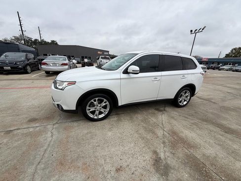 Used 2015 Mitsubishi Outlander SE image 29
