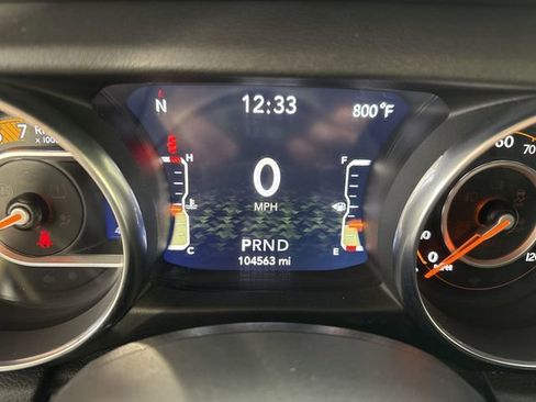 Used 2018 Jeep Wrangler Unlimited Sahara AWD/4WD image 15