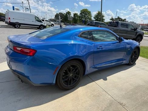 Used 2018 Chevrolet Camaro LT w/ Technology Package RWD image 7