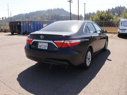 Used 2015 Toyota Camry LE FWD image 5