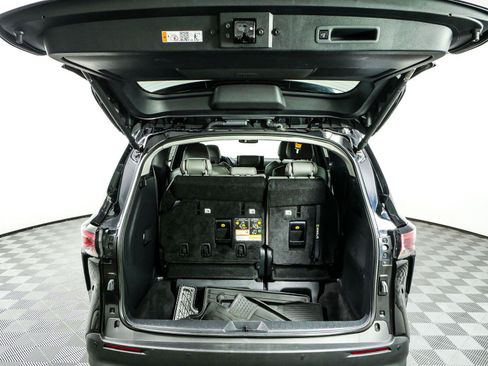 Used 2025 Toyota Sienna XLE w/ XLE Plus Package FWD image 30