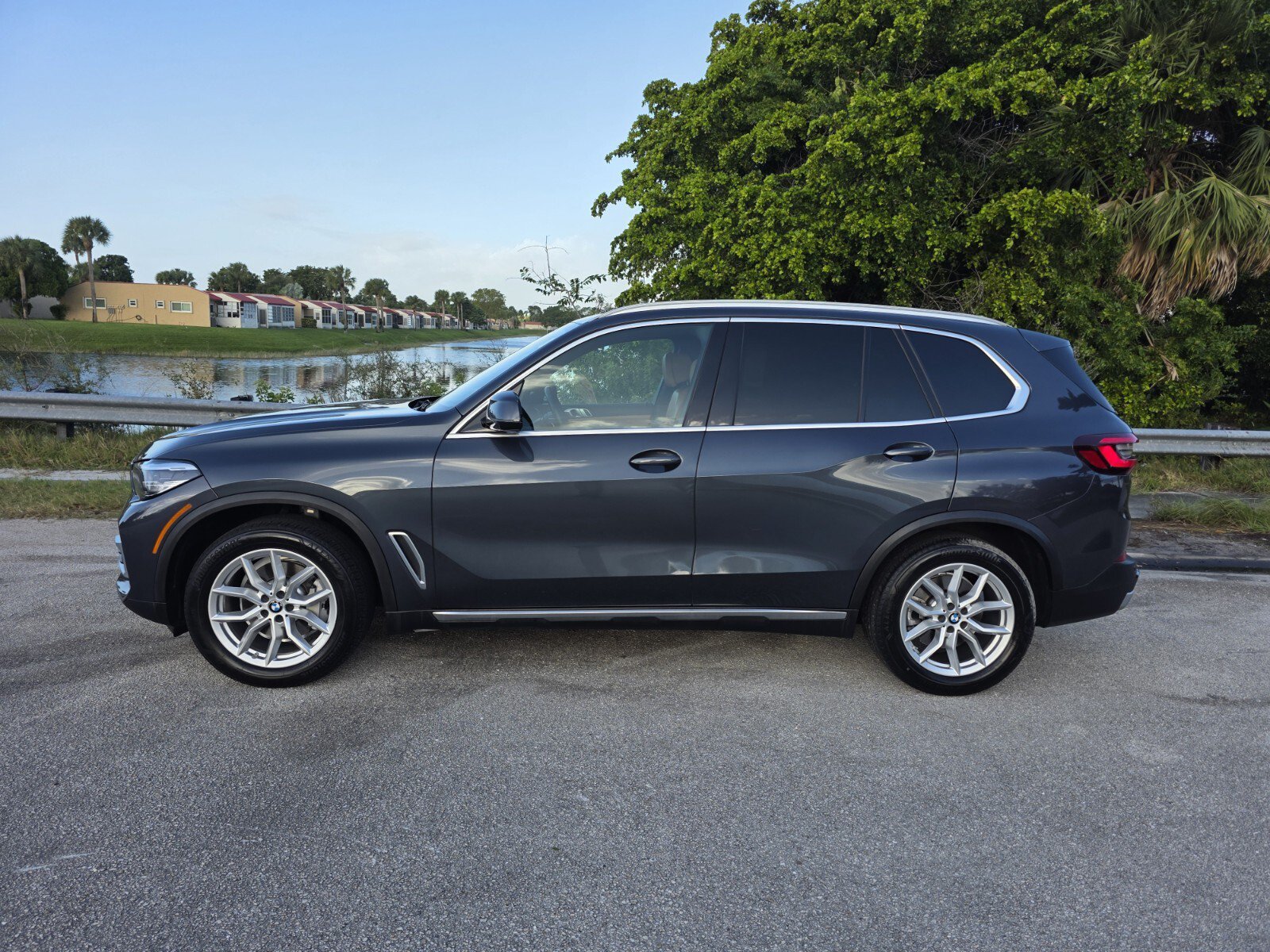 Used 2022 BMW X5 xDrive40i w/ Luxury Seating Package AWD/4WD image 7