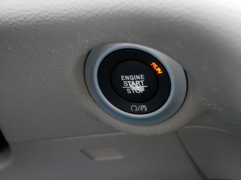 Used 2020 Chrysler Pacifica Touring-L FWD image 27
