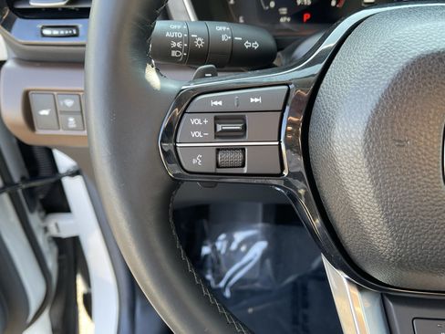Used 2025 Honda Pilot Elite image 23