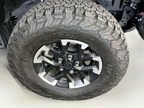 Used 2025 Jeep Wrangler Unlimited Rubicon 4xe image 11